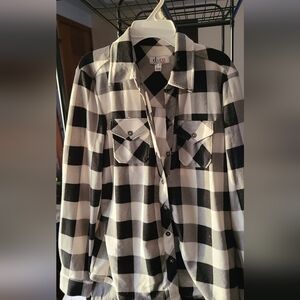 D & co Black and White Buffalo Check Button-Up Flanbel Shirt. Worn 1x